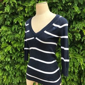 Abercrombie & Fitch 3/4 Sleeve V Neck Sweater